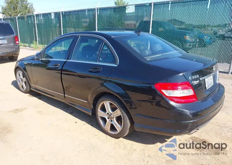 2011 Mercedes-Benz C 300 Luxury 4Matic/Sport 4Matic z USA, uszkodzony, nr VIN WDDGF8BB4BR182686